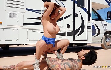 Quickie shagging in the camper van hither unpredictable intensify MILF Alexis Fawx